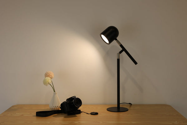 Klassisk & Minimalistisk Skrivbordslampa – Med Bas & Justerbar Arm – Svart