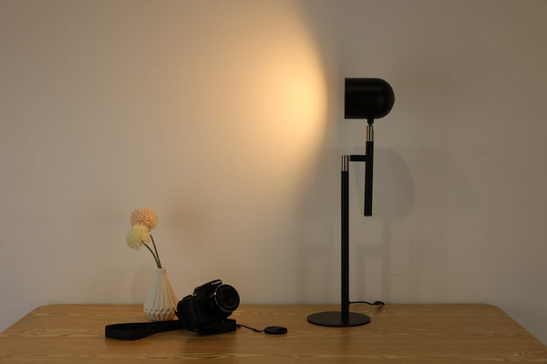 Klassisk & Minimalistisk Skrivbordslampa – Med Bas & Justerbar Arm – Svart