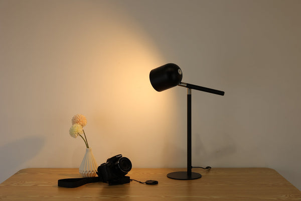 Klassisk & Minimalistisk Skrivbordslampa – Med Bas & Justerbar Arm – Svart