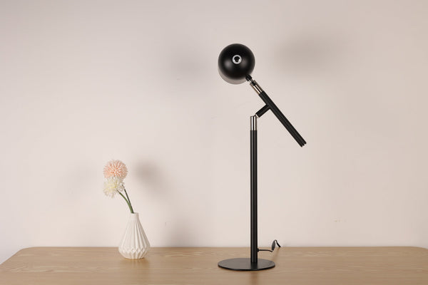 Klassisk & Minimalistisk Skrivbordslampa – Med Bas & Justerbar Arm – Svart
