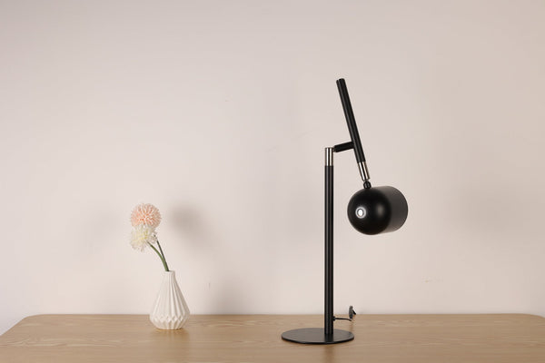 Klassisk & Minimalistisk Skrivbordslampa – Med Bas & Justerbar Arm – Svart